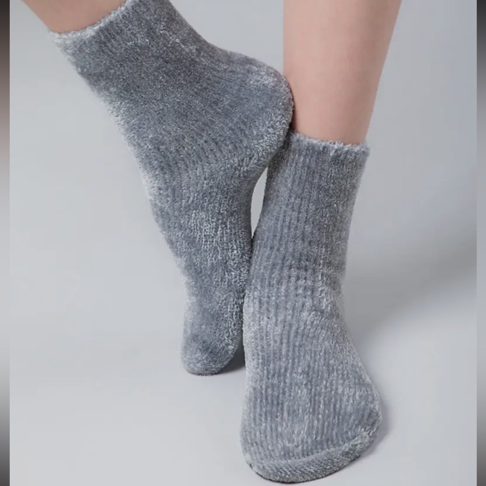 0001.  Cozy Fuzzy Chenille Socks - Grey